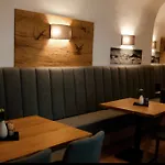 Restaurant Der Greif 여관 레오벤